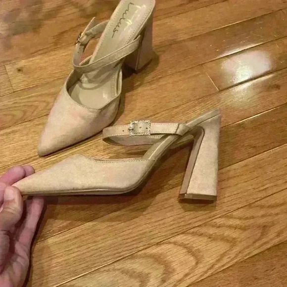 Lulu’s pointed toe, nude suede heel with rhinestone strap detail size 8 - Picture 3 of 6
